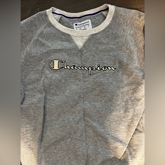 Champion sweatshirt. Size XS - Picture 2 of 4